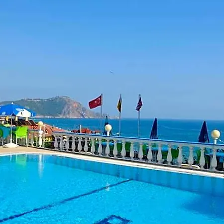 Royal فندق 3*
